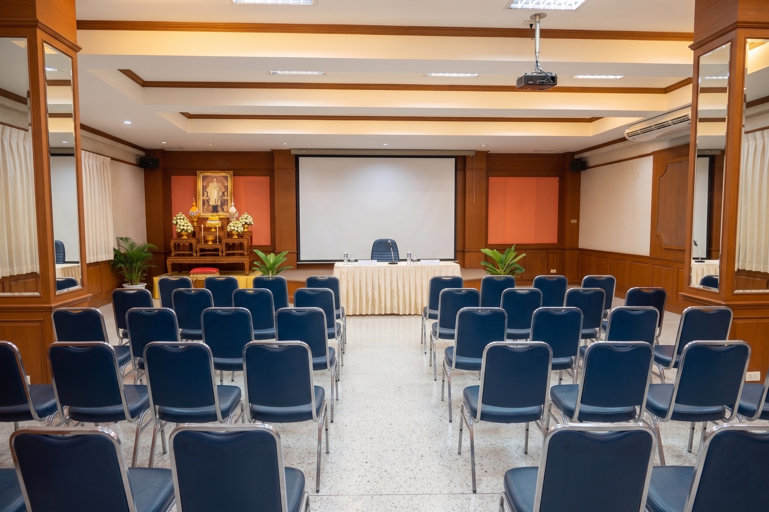 ห้องประชุมประทุมเทพภักดี 2